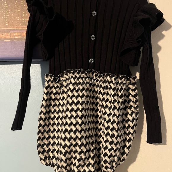 One Child. NWT Body suit for toddler girls in black and white in size 3. NWT - Picture 8 of 10